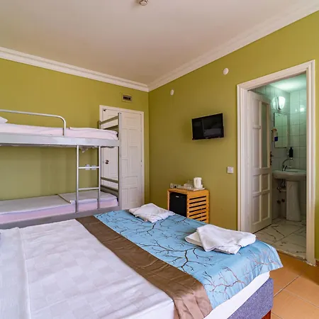 Hotel De Mare Family