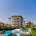 Hotell De Mare Family 3*