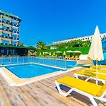 Hotell De Mare Family 3*