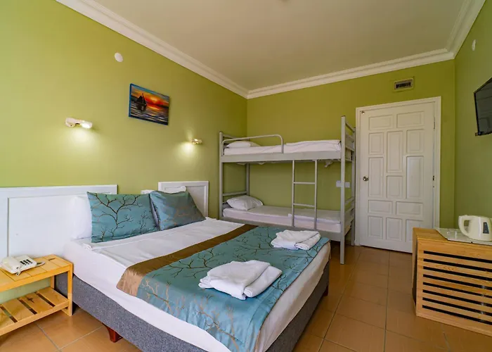 Hotell De Mare Family 3*